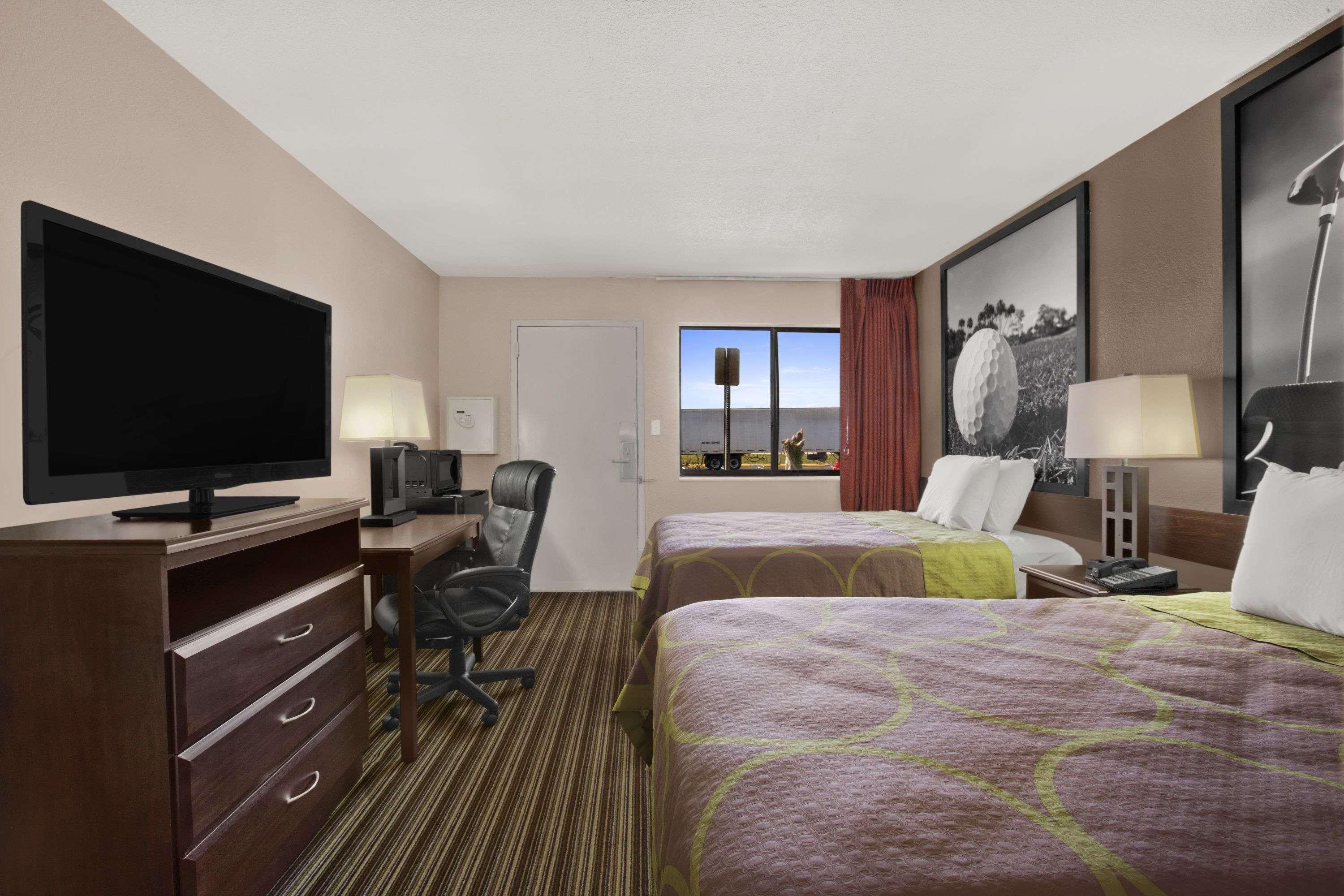 Super 8 By Wyndham Fort Myers Exterior foto